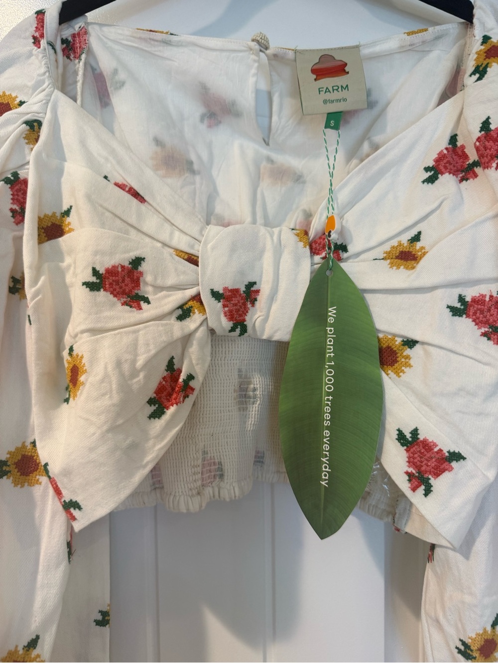 FARM Rio Embroidered Flowers Crop Top & Pants Set - Picture 7 of 12